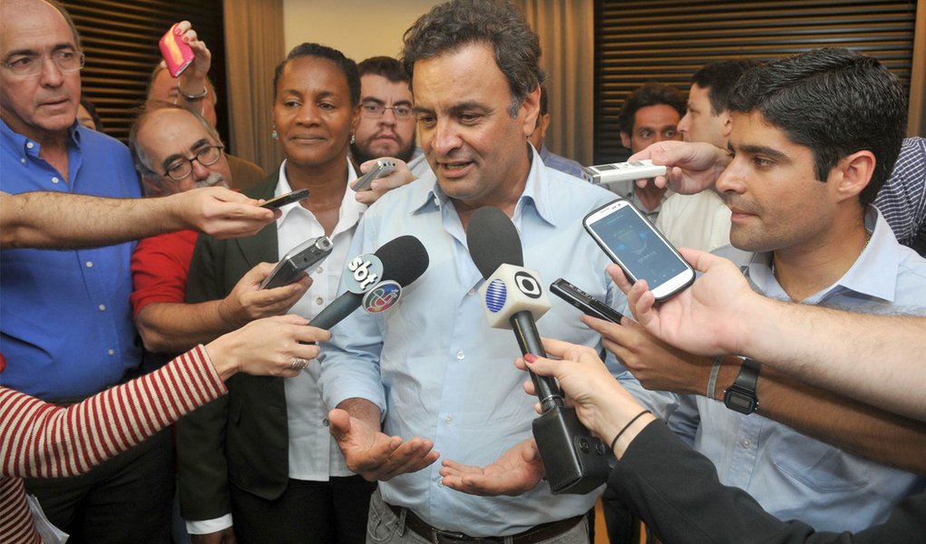 Aécio chama Haddad de 'idiota' e critica tese do PT