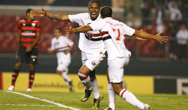 São Paulo vence e se consolida no G4