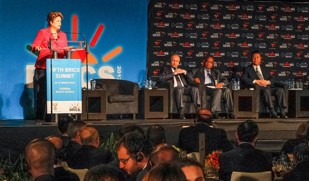 Dilma diz em Durban que crescimento não é inflacionário