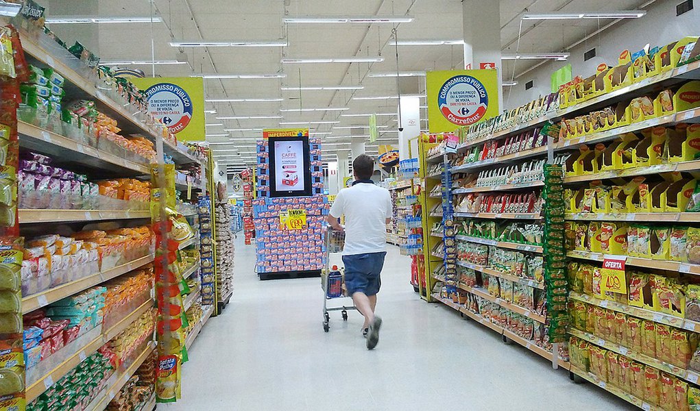 Vendas em supermercados crescem 9,65% em março