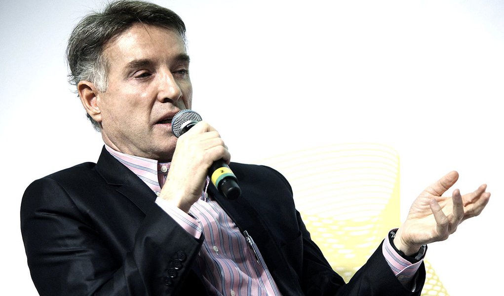 Eike Batista, chief executive officer of EBX Group Co. Ltd., speaks during the Rio Investors Day conference in Rio de Janeiro, Brazil on Tuesday, May 31, 2011. The two-day conference provides an opportunity for institutional investors to meet with executi