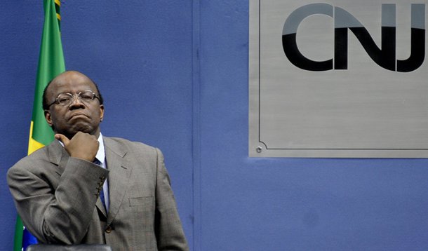 Barbosa quer fim da Justiça Militar de Minas