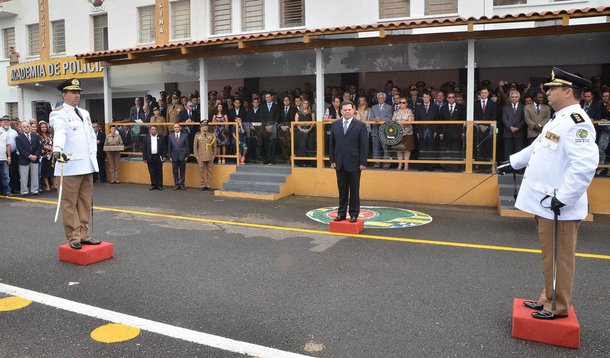 Perillo pede empenho ao novo comandante da PM