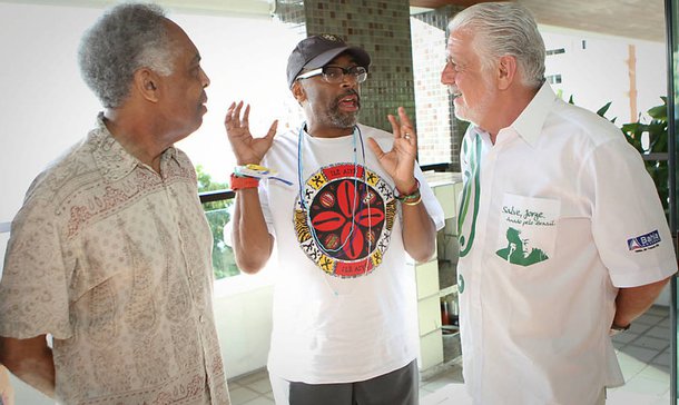 Spike Lee vê poucos negros no poder no Brasil