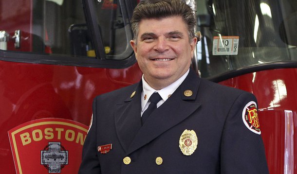 Chefe dos bombeiros de Boston se demite após críticas