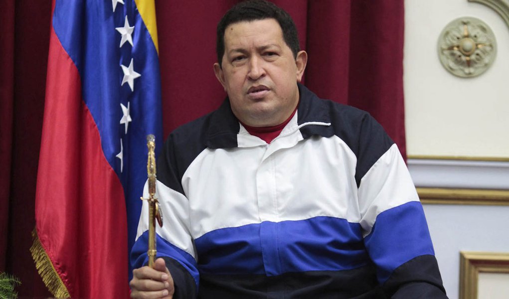 Chávez chega a Cuba para operação e tratamento