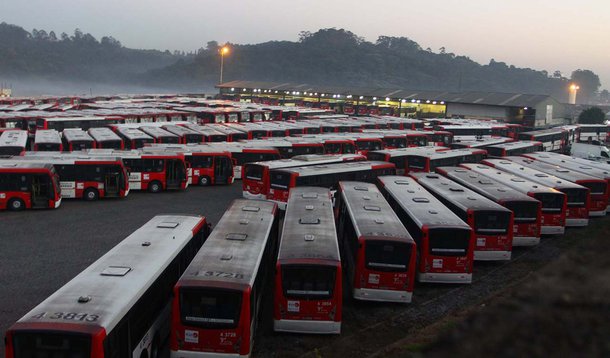 Greve de ônibus prejudica usuários da zona leste