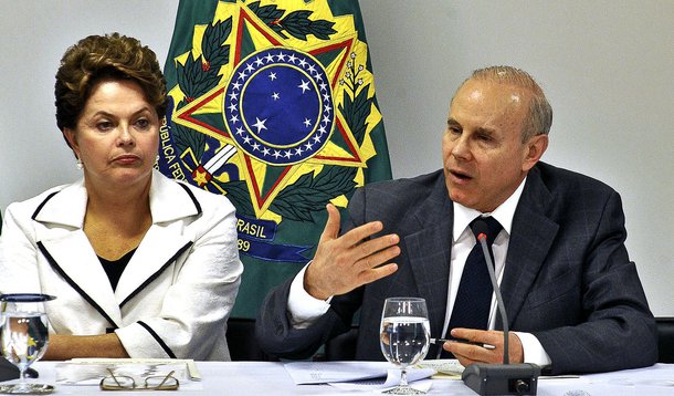 Dilma e Mantega não aprendem com o fracasso, diz Estadão