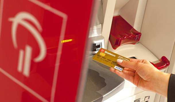 Bradesco faz forte redução nos juros dos cartões de crédito
