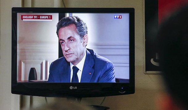 TransmissÃ£o da entrevista do ex-presidente francÃªs Nicolas Sarkozy Ã  rede de rÃ¡dio e televisÃ£o TF1, em Lyon, na FranÃ§a, nesta quarta-feira. 02/07/2014 REUTERS