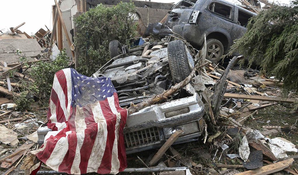 Autoridades revisam para 24 o nº de mortos em Oklahoma