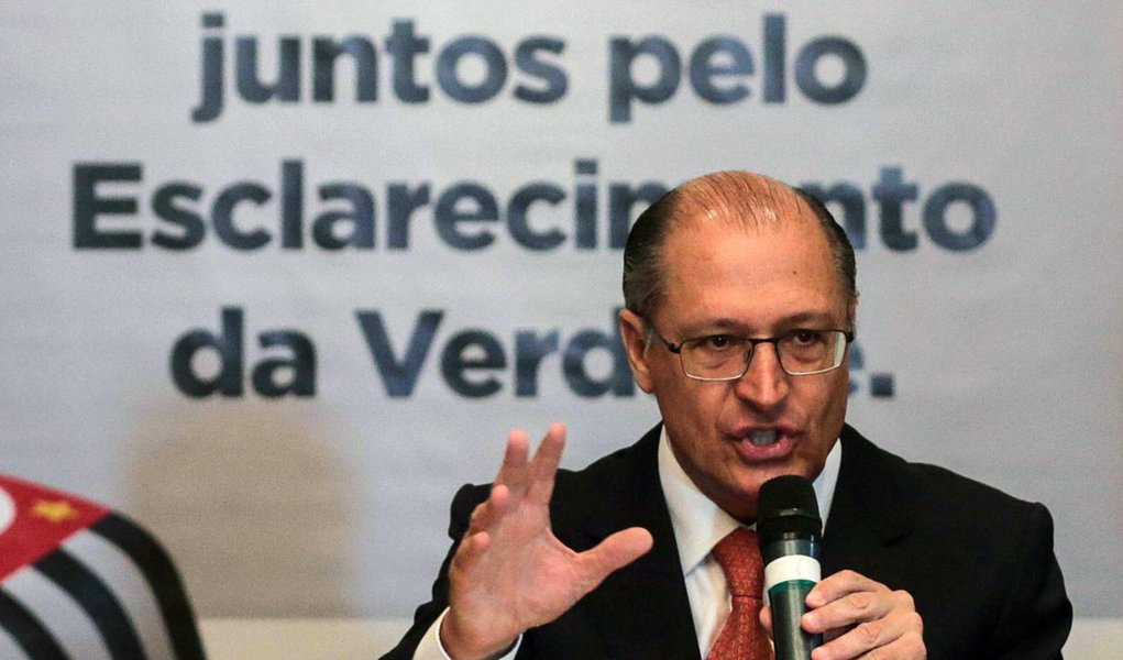 Alckmin anuncia comissão para apurar MP e Cade