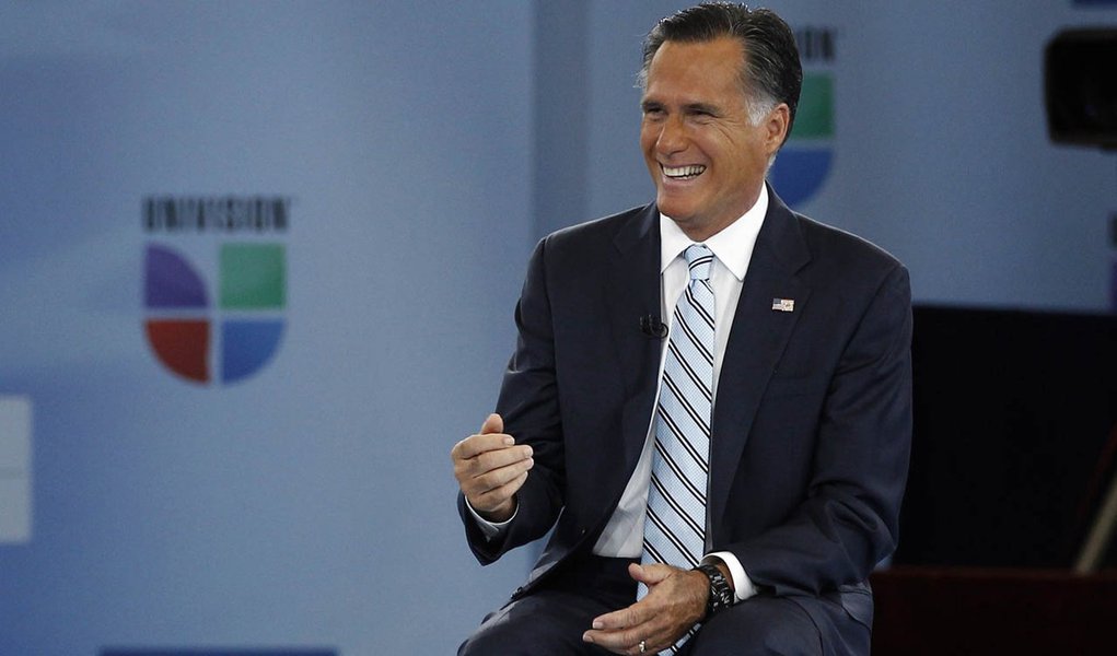 Romney tenta reverter estrago causado por vídeo