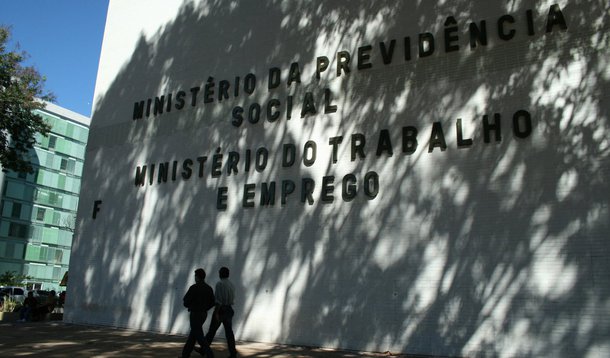 BRASÍLIA, DF, 01.07.2011: MINISTÉRIO DO TRABALHO/DF - Fachada do Ministério da Previdência Social, e do Trabalho e Emprego, na Esplanada dos Ministérios, em Brasília. (Foto: Bia Fanelli/Folhapress)