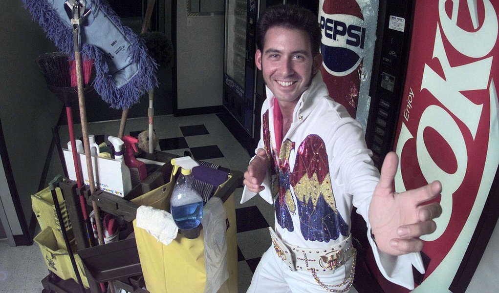 Imitador de Elvis é indiciado por carta envenenada a Obama