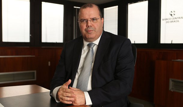 Tombini: alta do dólar tem pouco impacto na inflação