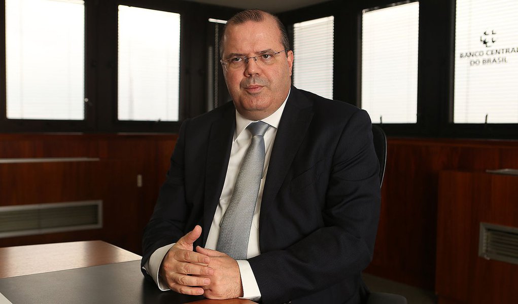 Tombini: alta do dólar tem pouco impacto na inflação