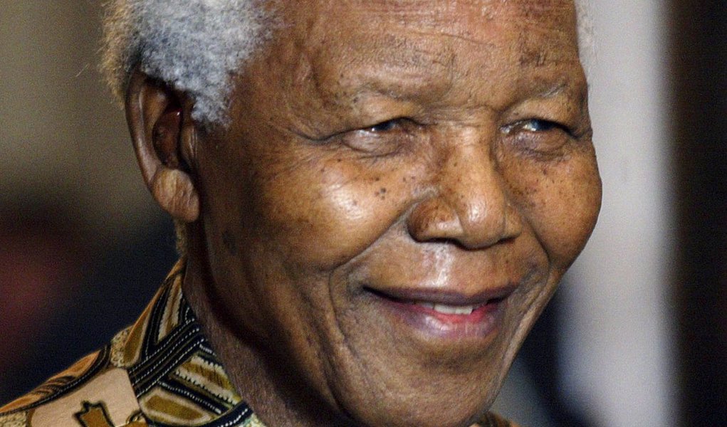 Mandela se recupera bem, diz governo sul-africano