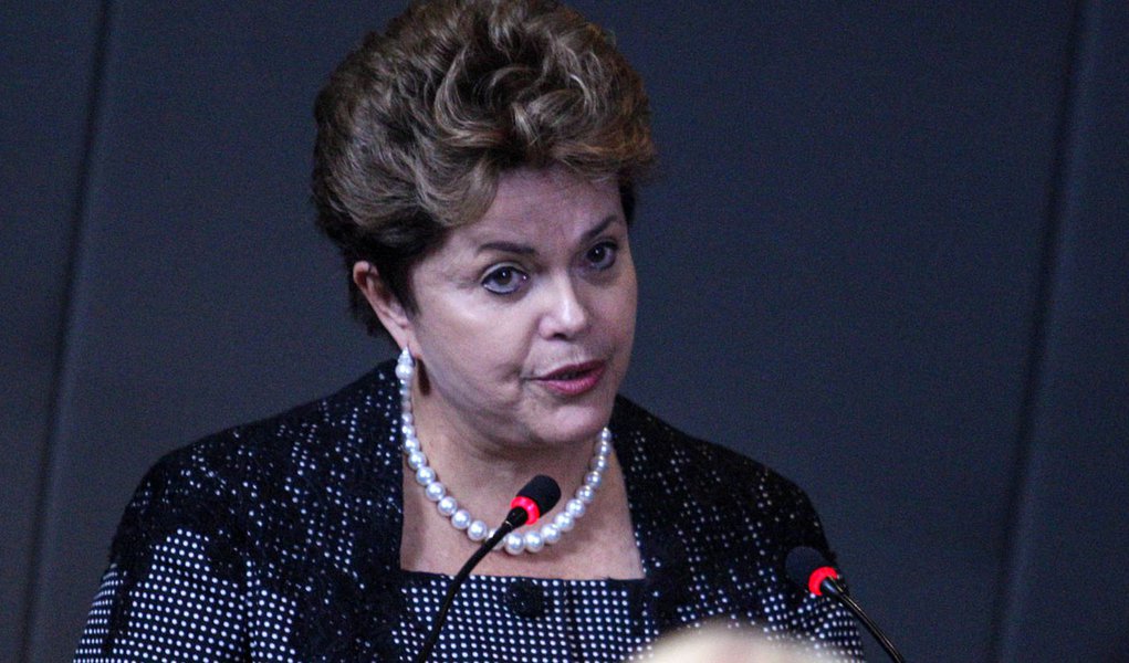 Dilma cancela viagem ao Peru por "agenda interna"