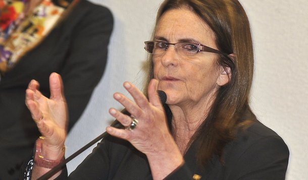 Preço da gasolina não vai subir, diz Graça Foster