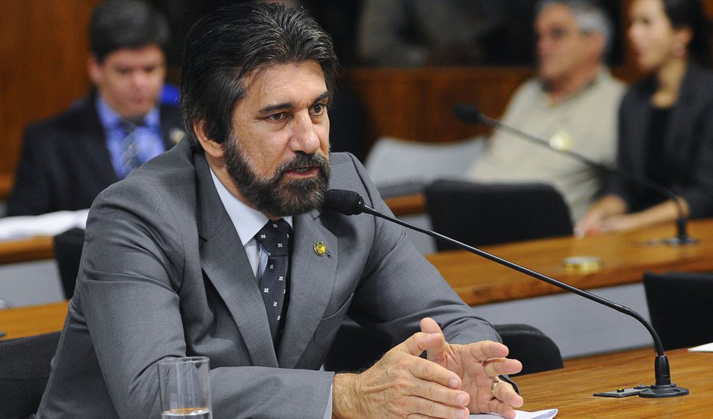 Senador Valdir Raupp (PMDB-RO) durante análise de projeto que cria marco legal para relação entre Estado e organizações da sociedade civil (PLS 649/2011)