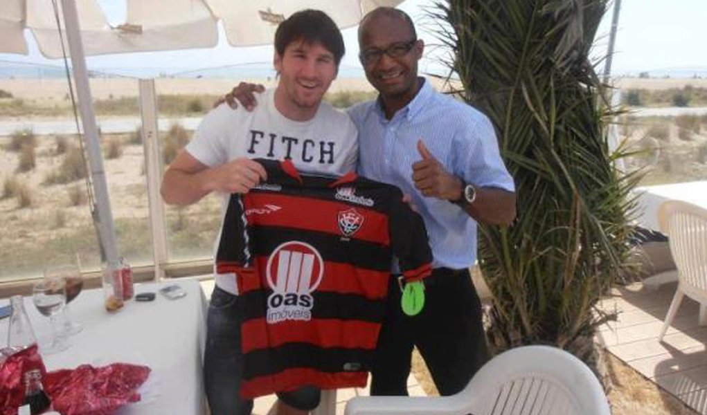 Vídeo de Messi tomando Coca-Cola foi "brincadeira"