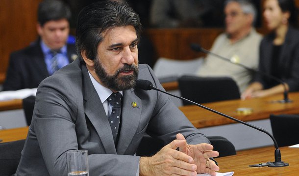 Senador Valdir Raupp (PMDB-RO) durante análise de projeto que cria marco legal para relação entre Estado e organizações da sociedade civil (PLS 649/2011)