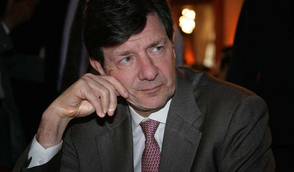 Itaú demite diretor para grandes empresas