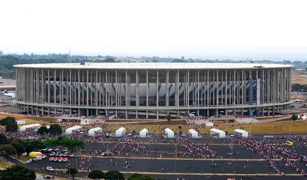 Bras�lia � Torcedores chegam ao Est�dio Nacional de Bras�lia Man� Garrincha onde acontece o segundo jogo teste antes da abertura oficial da Copa das Confedera��es
