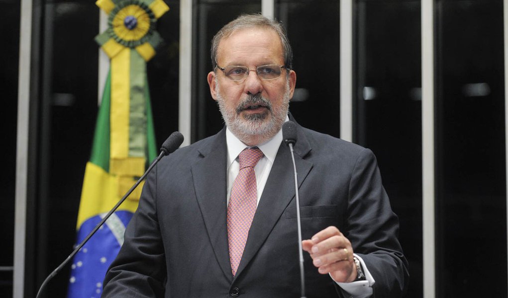 Armando critica hegemonia do PSB em Pernambuco