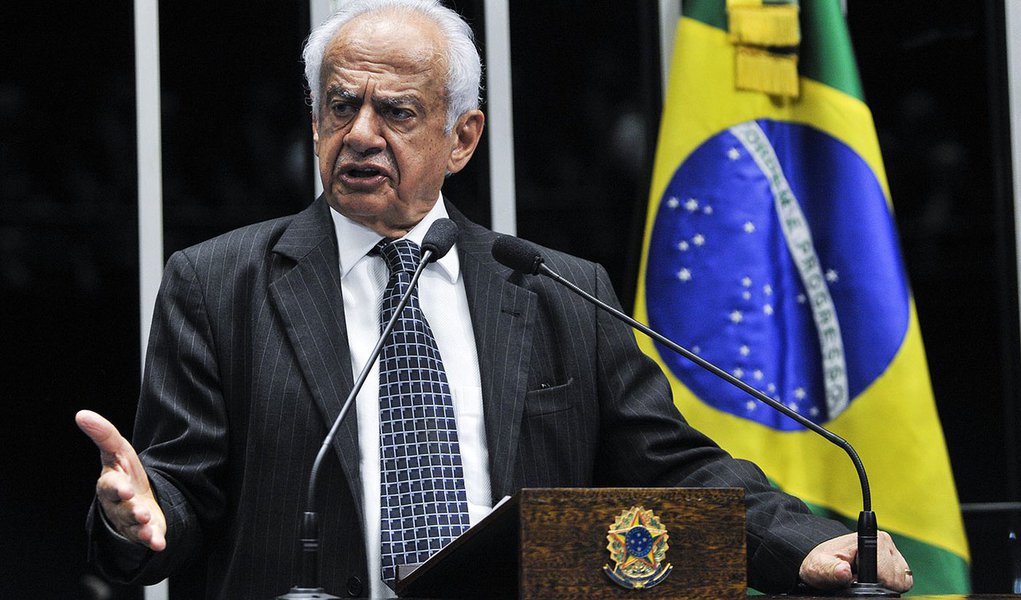 Simon lembra situação de Renan perante o STF