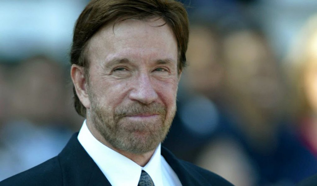 Chuck Norris pede a evangélicos que votem contra Obama