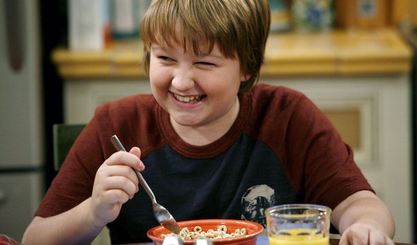 Astro de Two and a Half Men faz campanha contra série