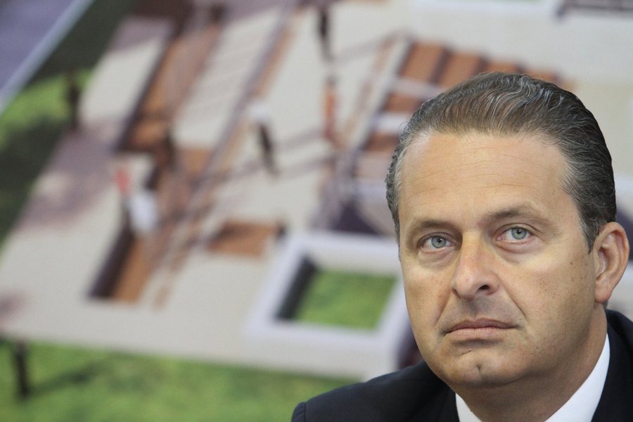 Campos terá que sufocar resistência interna antes de 2014