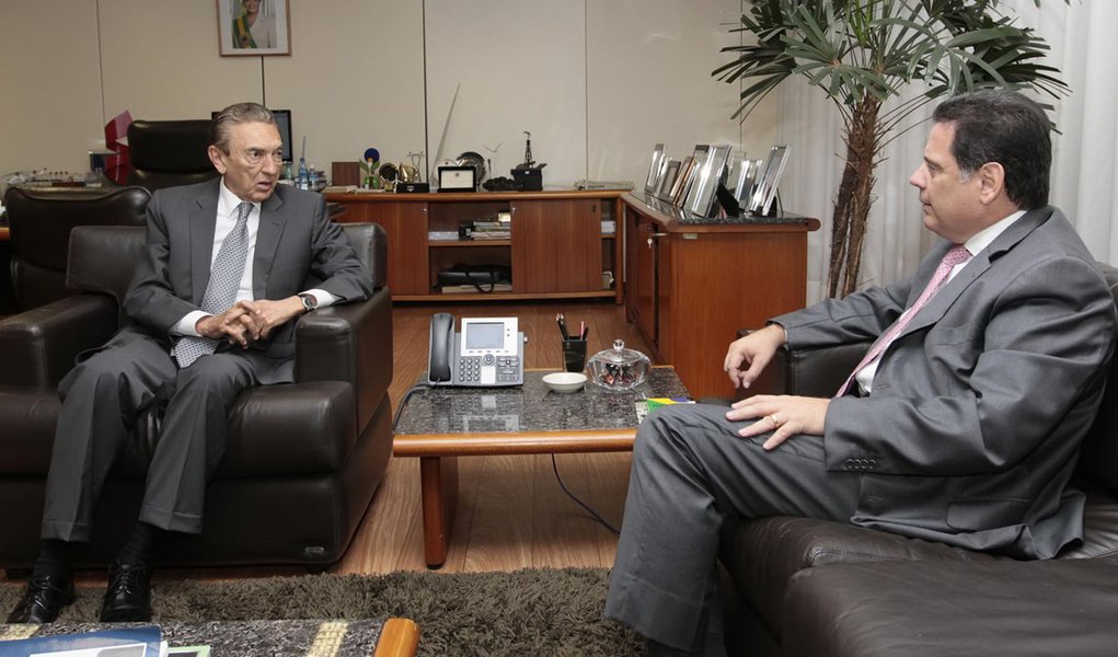 Perillo cobra promessa de investimento na Celg