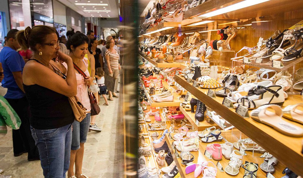 Vendas em lojas de shoppings crescem 6% no Natal
