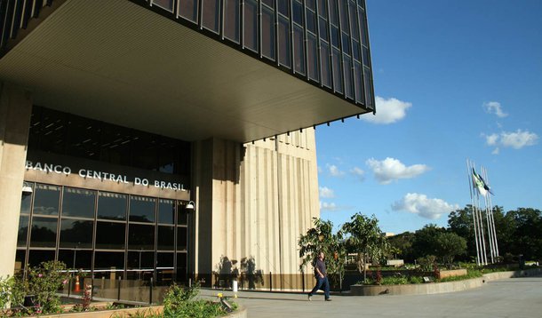 BC projeta déficit externo de US$ 65 bilhões