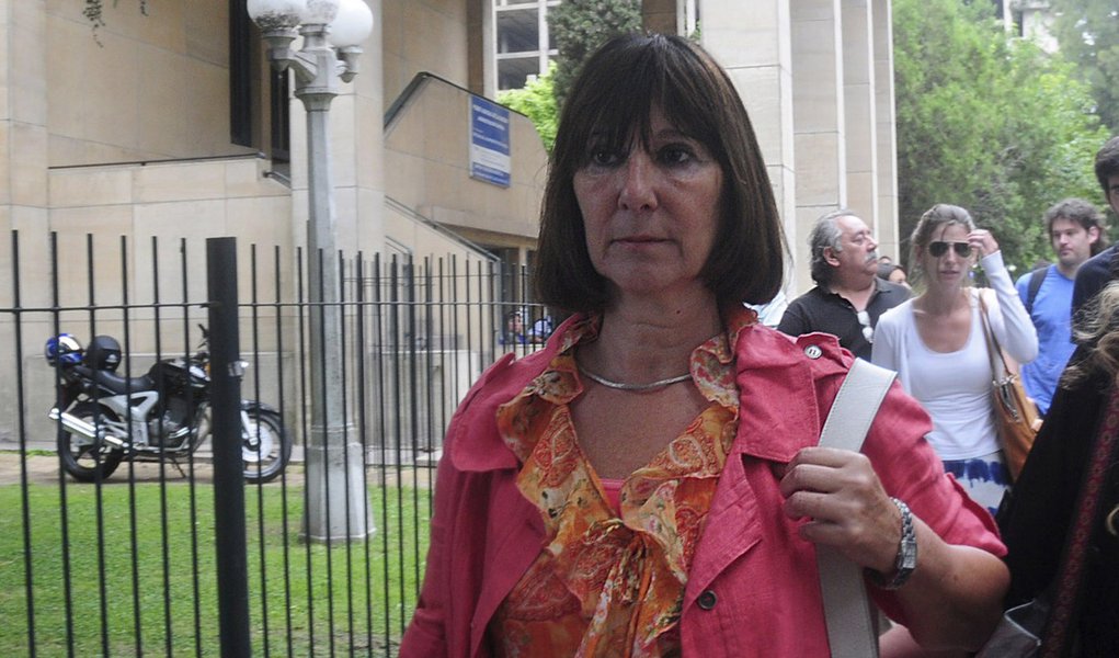 Ex-ministra argentina é condenada a quatro anos de prisão