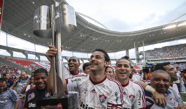 Com a faixa carimbada, Fluminense levanta a taça