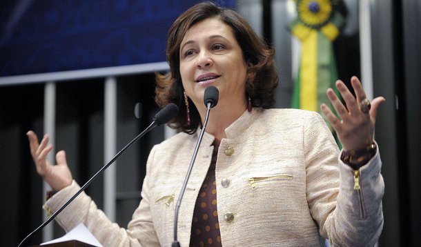 Pró-jornais, Kátia protesta contra clipping da EBC