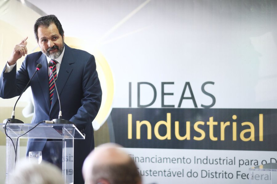 Brasilia 27/08/2013 - Gov Agnelo Queiroz Solenidade de Regulamentação da lei 5017 de janeiro de 2013, que institui o “Financiamento Industrial para o Desenvolvimento Econômico de Atividades Sustentáveis-IDEAS Industrial”, a convite do Presidente da Federa