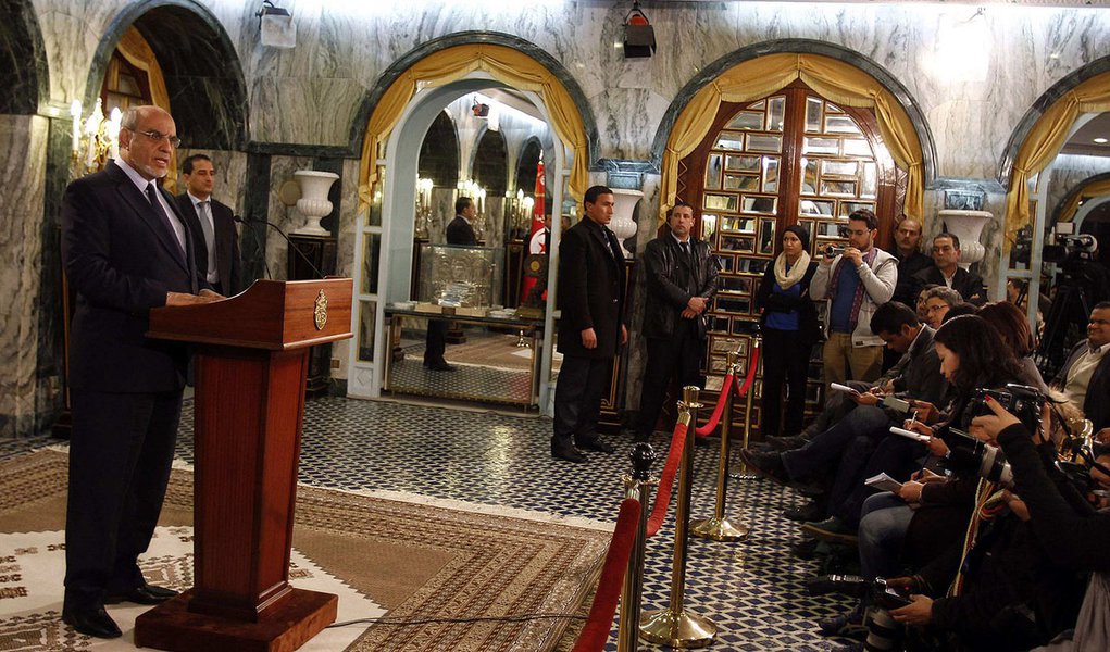 Renúncia de premiê agrava crise na Tunísia