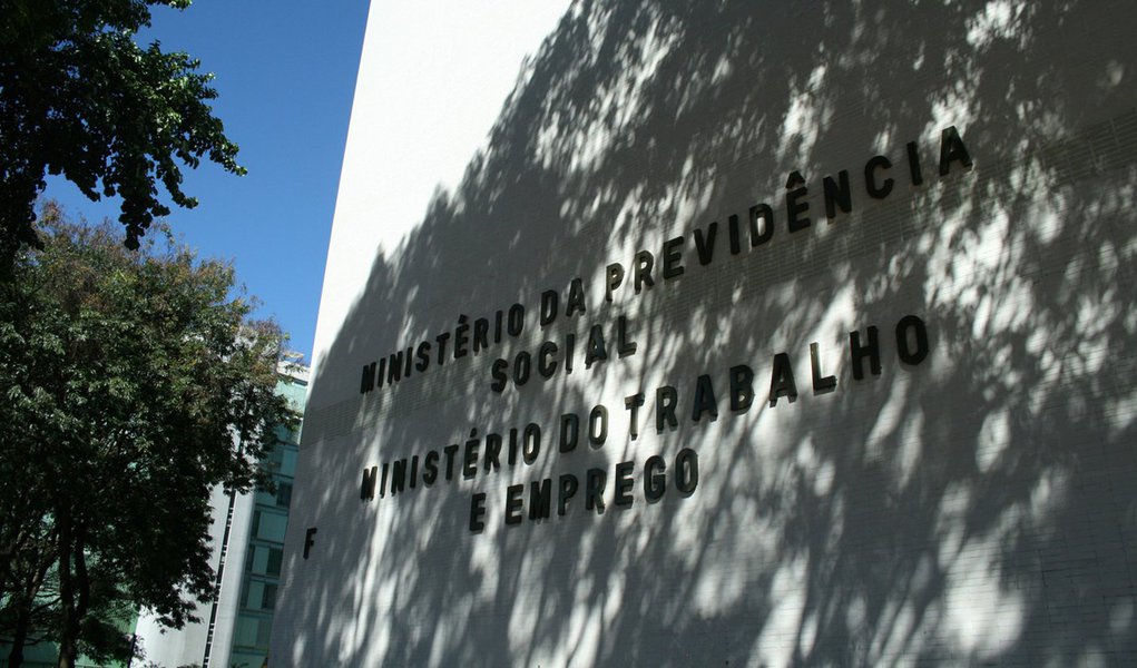 BRASÍLIA, DF, 01.07.2011: MINISTÉRIO DO TRABALHO/DF - Fachada do Ministério da Previdência Social, e do Trabalho e Emprego, na Esplanada dos Ministérios, em Brasília. (Foto: Bia Fanelli/Folhapress)
