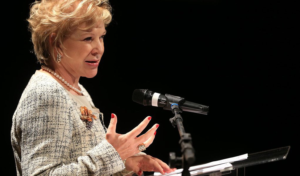 Marta quer CEUs no exterior para projetar Brasil