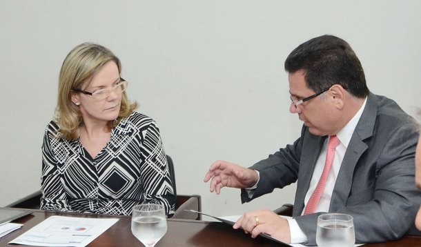 Gleisi e Perillo discutem novo Código de Mineração