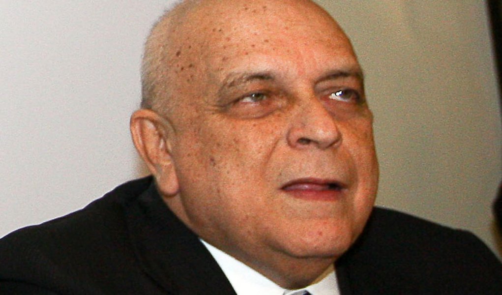 Guerra sinaliza lançar nome de Aécio já este ano