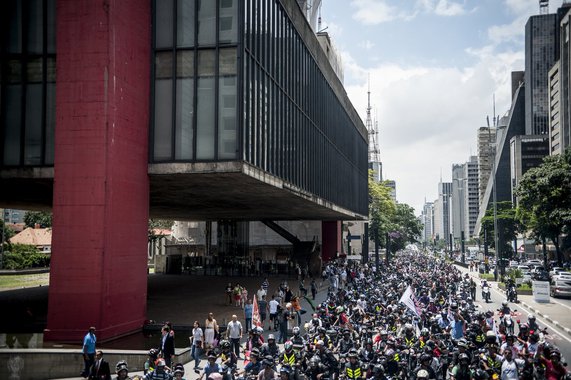 Motoboys param a Paulista contra novas regras