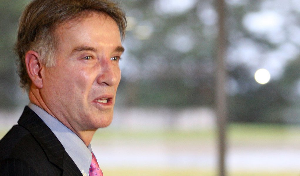 Eike demite cerca de 300 funcionários