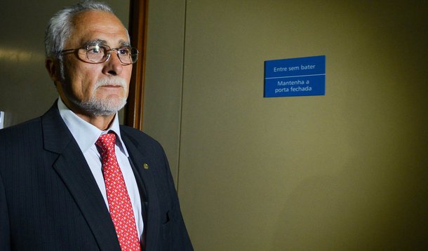 Genoino se recupera após cirurgia de emergência