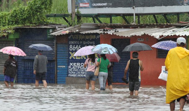 Chuvas deixam defesa civil em alerta na RMR